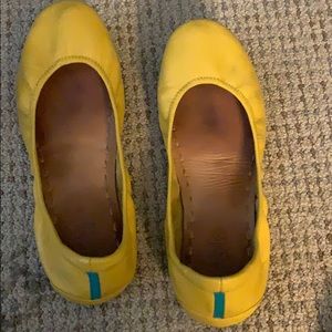 Women’s size 8 mustard yellow Tieks flats